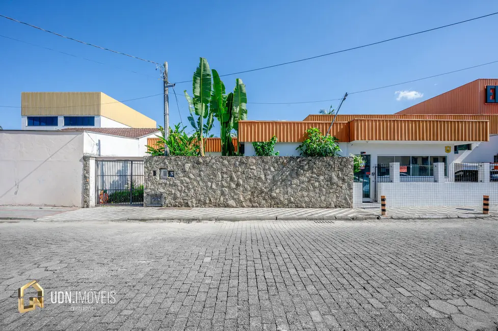 Sala Comercial para alugar, 163m2 em Garcia, Blumenau - SC - imagem 1 Foto 1 de Sala Comercial para alugar, 163m2 em Garcia, Blumenau - SC