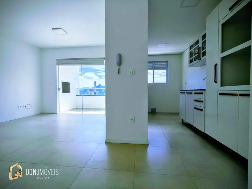 Foto 1 de Apartamento com 2 quartos para alugar, 80m2 em Velha, Blumenau - SC