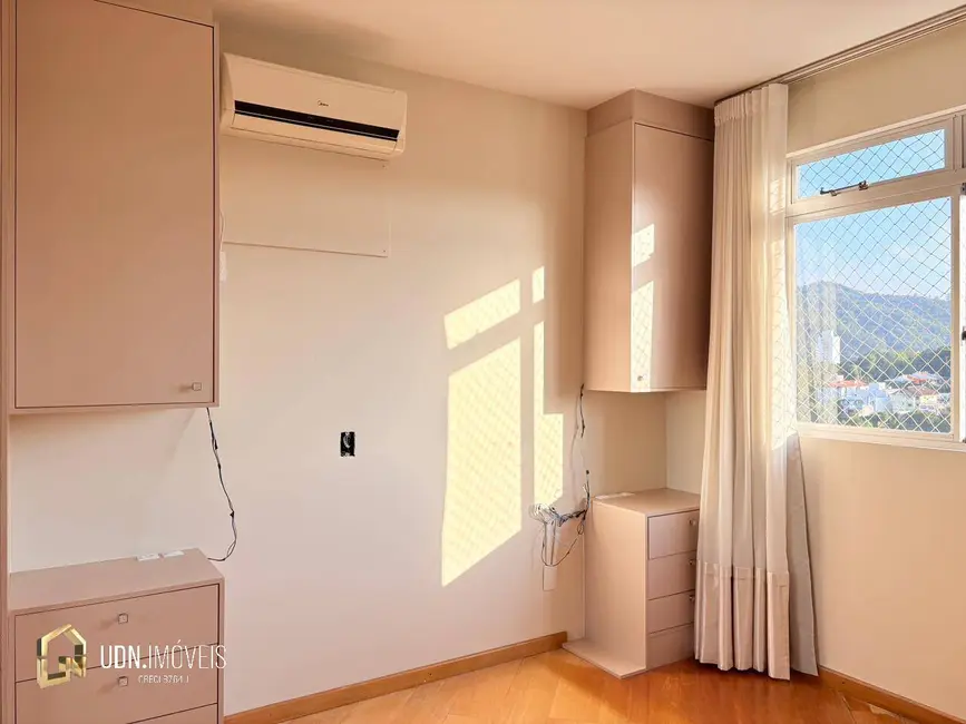 Foto 3 de Apartamento com 3 quartos para alugar, 94m2 em Água Verde, Blumenau - SC