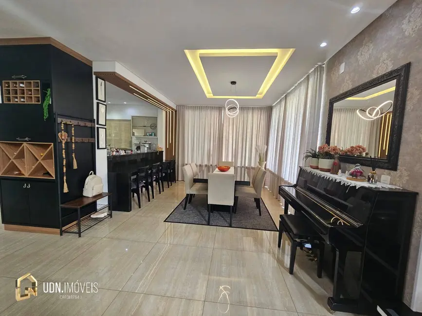 Casa com 3 quartos à venda, 336m2 em Velha, Blumenau - SC - imagem 9 Foto 9 de Casa com 3 quartos à venda, 336m2 em Velha, Blumenau - SC