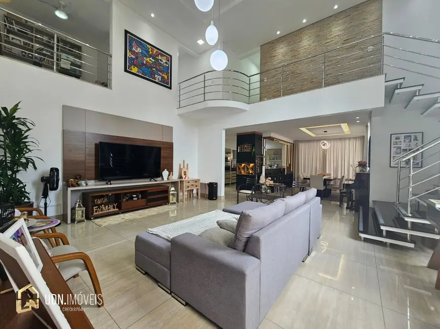Casa com 3 quartos à venda, 336m2 em Velha, Blumenau - SC - imagem 6 Foto 6 de Casa com 3 quartos à venda, 336m2 em Velha, Blumenau - SC