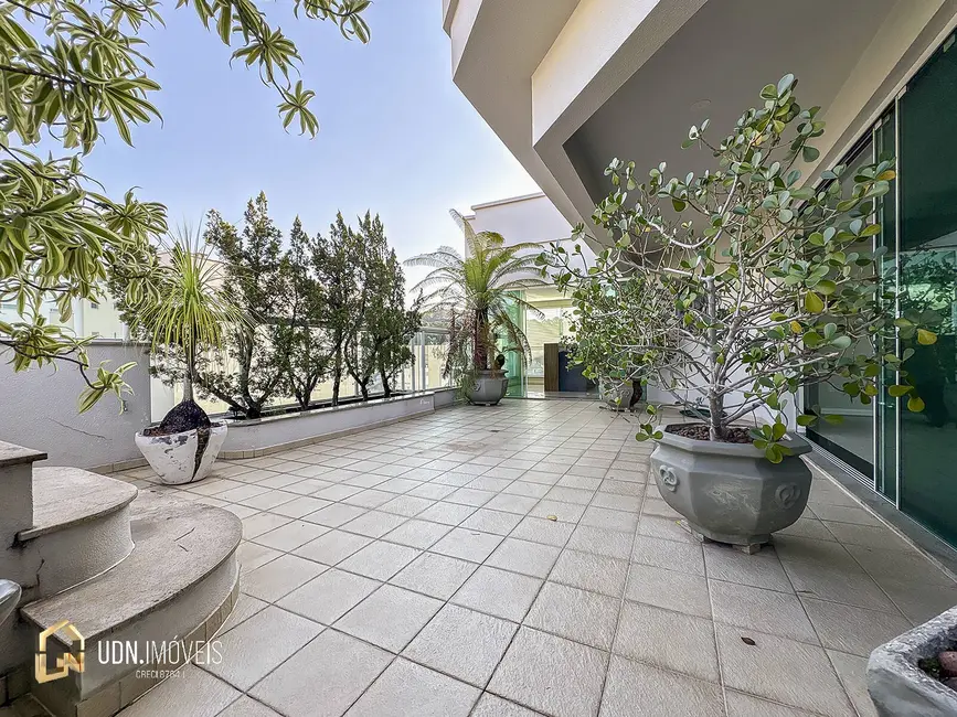 Cobertura com 4 quartos para alugar, 430m2 em Jardim Blumenau, Blumenau - SC - imagem 9 Foto 9 de Cobertura com 4 quartos para alugar, 430m2 em Jardim Blumenau, Blumenau - SC