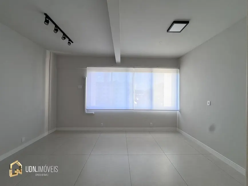 Foto 3 de Sala Comercial para alugar, 34m2 em Centro, Blumenau - SC