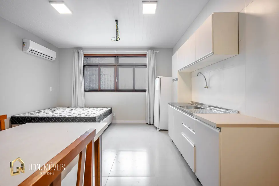 Foto 2 de Apartamento com 1 quarto para alugar, 35m2 em Vorstadt, Blumenau - SC