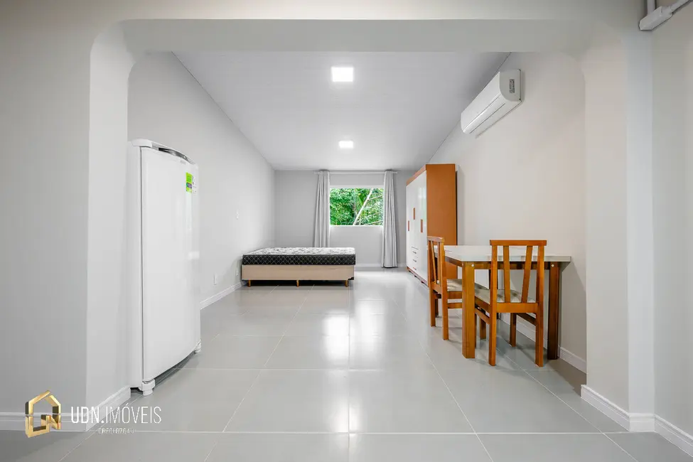 Apartamento com 1 quarto para alugar, 30m2 em Vorstadt, Blumenau - SC - imagem 2 Foto 2 de Apartamento com 1 quarto para alugar, 30m2 em Vorstadt, Blumenau - SC