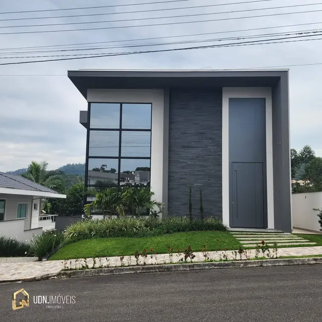 Casa com 3 quartos à venda, 422m2 em Itoupava Central, Blumenau - SC - imagem 3 Foto 3 de Casa com 3 quartos à venda, 422m2 em Itoupava Central, Blumenau - SC