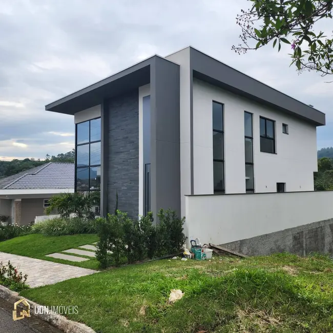 Casa com 3 quartos à venda, 422m2 em Itoupava Central, Blumenau - SC - imagem 2 Foto 2 de Casa com 3 quartos à venda, 422m2 em Itoupava Central, Blumenau - SC