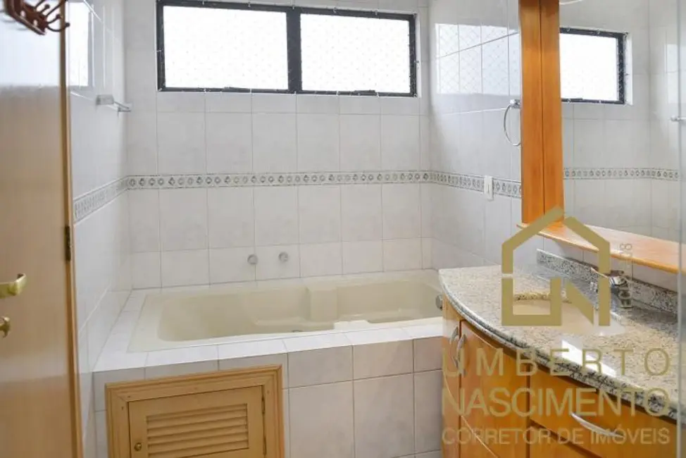 Apartamento com 4 quartos à venda, 302m2 em Ponta Aguda, Blumenau - SC - imagem 8 Foto 8 de Apartamento com 4 quartos à venda, 302m2 em Ponta Aguda, Blumenau - SC