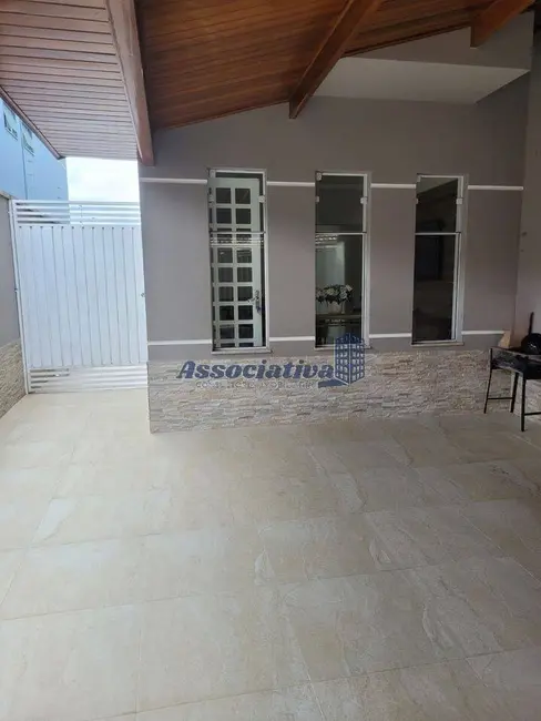 Foto 2 de Sobrado com 4 quartos à venda, 125m2 em Loteamento Residencial e Comercial Bosque Flamboyant, Taubate - SP