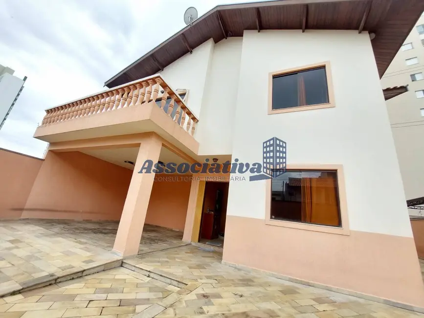 Foto 1 de Casa com 4 quartos à venda, 375m2 em Loteamento Residencial e Comercial Bosque Flamboyant, Taubate - SP