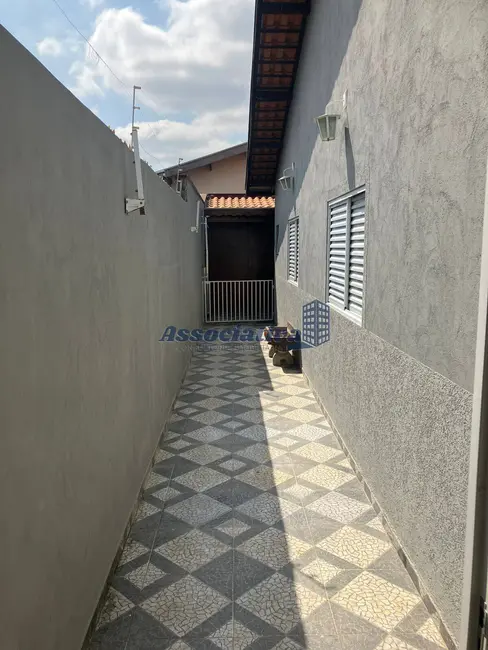 Foto 2 de Casa com 2 quartos à venda, 125m2 em Residencial Estoril, Taubate - SP