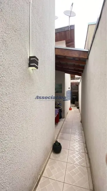 Foto 2 de Casa com 2 quartos à venda, 150m2 em Chácaras Reunidas Brasil, Taubate - SP