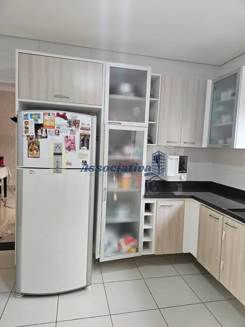Foto 9 de Casa com 4 quartos à venda, 260m2 em Loteamento Residencial e Comercial Bosque Flamboyant, Taubate - SP