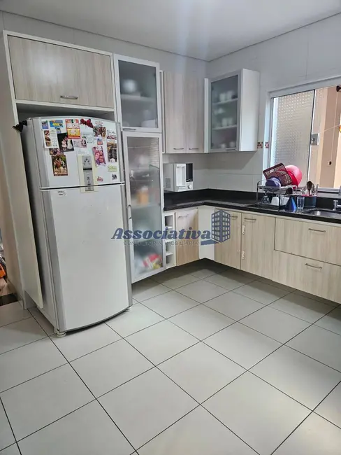 Foto 8 de Casa com 4 quartos à venda, 260m2 em Loteamento Residencial e Comercial Bosque Flamboyant, Taubate - SP