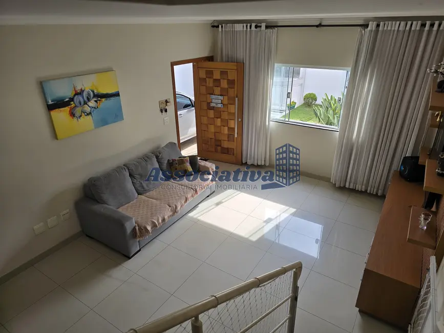 Foto 5 de Casa com 4 quartos à venda, 260m2 em Loteamento Residencial e Comercial Bosque Flamboyant, Taubate - SP