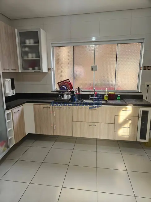 Foto 7 de Casa com 4 quartos à venda, 260m2 em Loteamento Residencial e Comercial Bosque Flamboyant, Taubate - SP