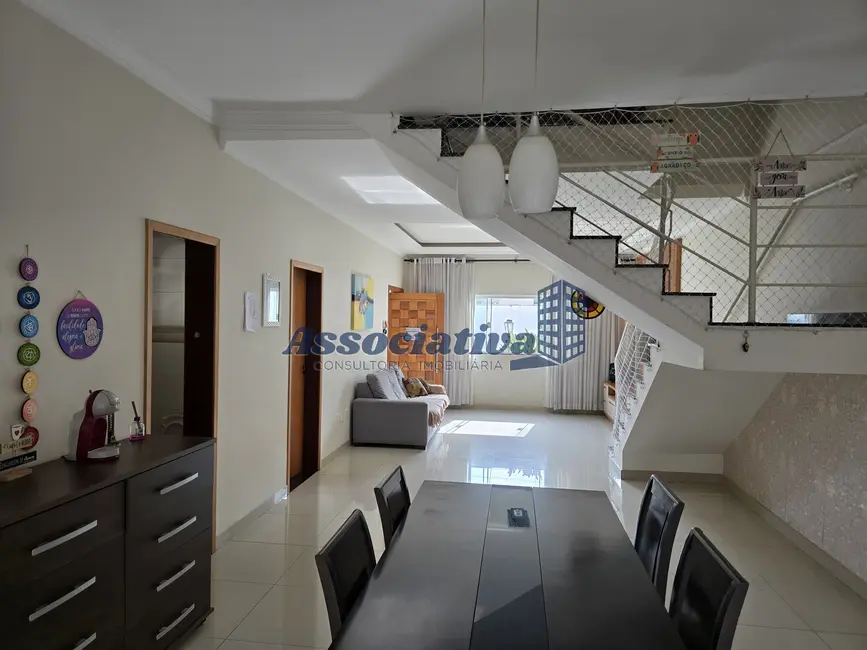 Foto 3 de Casa com 4 quartos à venda, 260m2 em Loteamento Residencial e Comercial Bosque Flamboyant, Taubate - SP