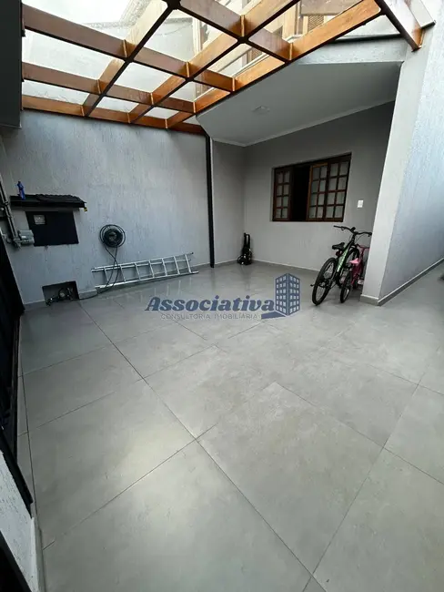 Foto 3 de Casa com 3 quartos à venda em Parque Urupês, Taubate - SP