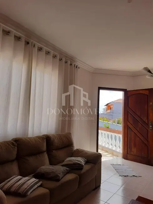 Casa com 3 quartos à venda, 159m2 em Nova Petrópolis, Sao Bernardo Do Campo - SP - imagem 3 Foto 3 de Casa com 3 quartos à venda, 159m2 em Nova Petrópolis, Sao Bernardo Do Campo - SP