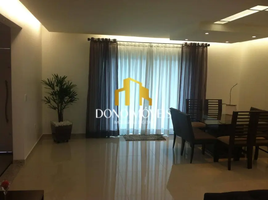 Casa com 3 quartos à venda, 275m2 em Santa Terezinha, Sao Bernardo Do Campo - SP - imagem 3 Foto 3 de Casa com 3 quartos à venda, 275m2 em Santa Terezinha, Sao Bernardo Do Campo - SP