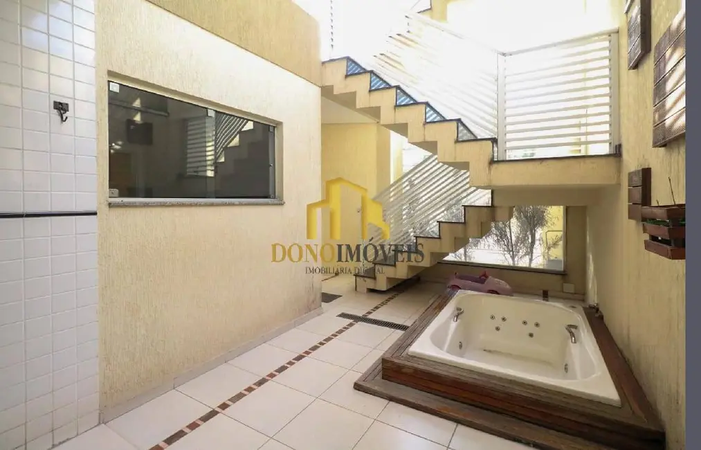 Casa com 3 quartos à venda, 215m2 em Cerâmica, Sao Caetano Do Sul - SP - imagem 4 Foto 4 de Casa com 3 quartos à venda, 215m2 em Cerâmica, Sao Caetano Do Sul - SP