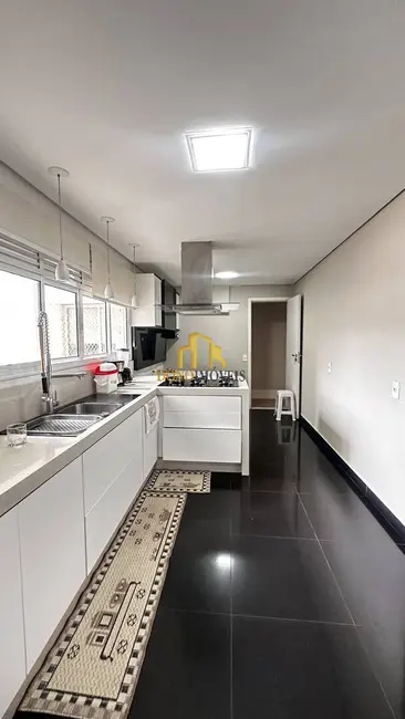 Apartamento com 4 quartos à venda, 237m2 em Centro, Sao Bernardo Do Campo - SP - imagem 8 Foto 8 de Apartamento com 4 quartos à venda, 237m2 em Centro, Sao Bernardo Do Campo - SP