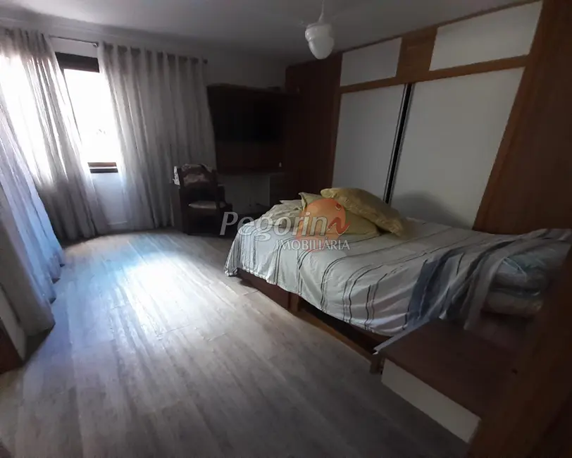 Casa com 6 quartos à venda, 190m2 em Jardim Itu Sabará, Porto Alegre - RS - imagem 7 Foto 7 de Casa com 6 quartos à venda, 190m2 em Jardim Itu Sabará, Porto Alegre - RS