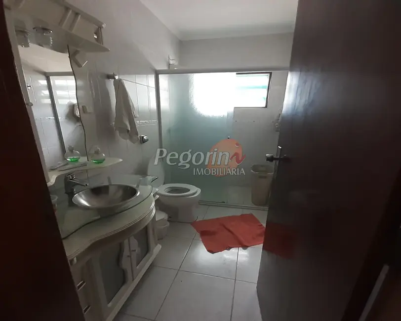 Casa com 6 quartos à venda, 190m2 em Jardim Itu Sabará, Porto Alegre - RS - imagem 9 Foto 9 de Casa com 6 quartos à venda, 190m2 em Jardim Itu Sabará, Porto Alegre - RS