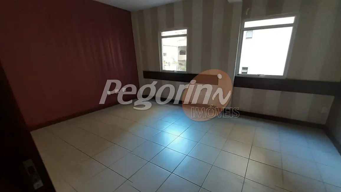 Sala Comercial para alugar, 130m2 em Independência, Porto Alegre - RS - imagem 6 Foto 6 de Sala Comercial para alugar, 130m2 em Independência, Porto Alegre - RS
