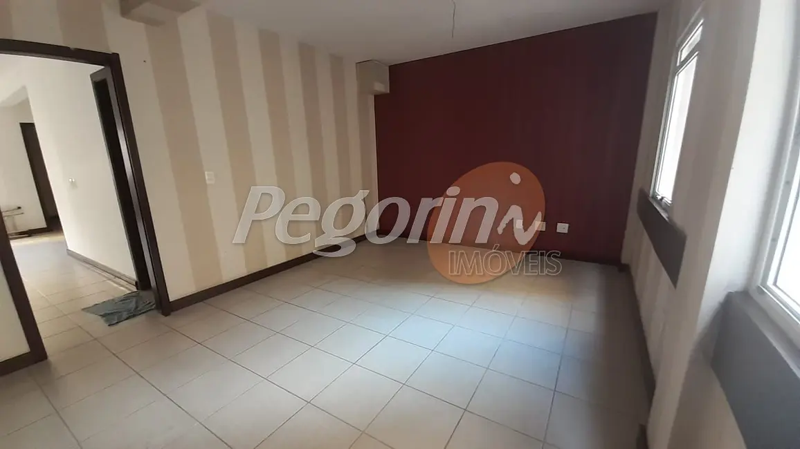Sala Comercial para alugar, 130m2 em Independência, Porto Alegre - RS - imagem 3 Foto 3 de Sala Comercial para alugar, 130m2 em Independência, Porto Alegre - RS