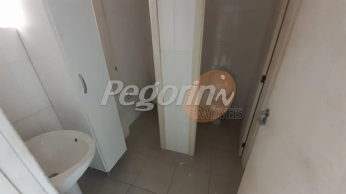 Foto 3 de Sala Comercial para alugar, 110m2 em Rio Branco, Porto Alegre - RS