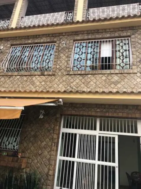Foto 1 de Casa de Vila com 4 quartos à venda, 240m2 em Rio De Janeiro - RJ