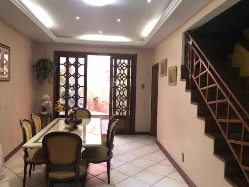 Foto 4 de Casa de Vila com 4 quartos à venda, 240m2 em Rio De Janeiro - RJ
