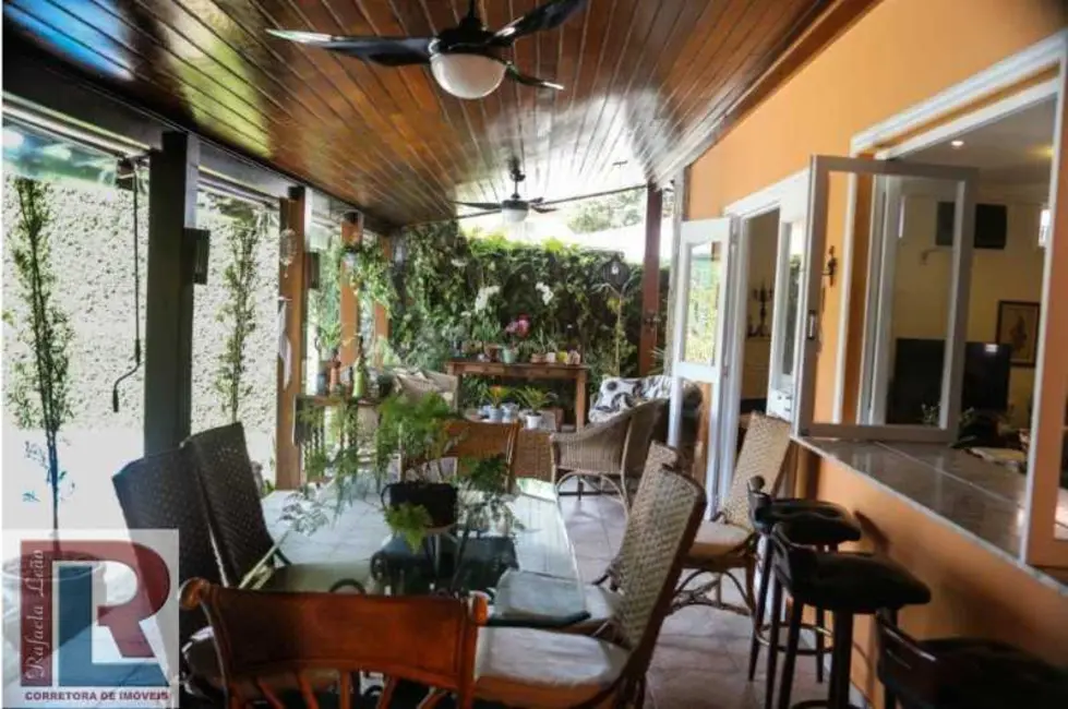 Casa de Condomínio com 6 quartos à venda, 450m2 em Angra Dos Reis - RJ - imagem 4 Foto 4 de Casa de Condomínio com 6 quartos à venda, 450m2 em Angra Dos Reis - RJ