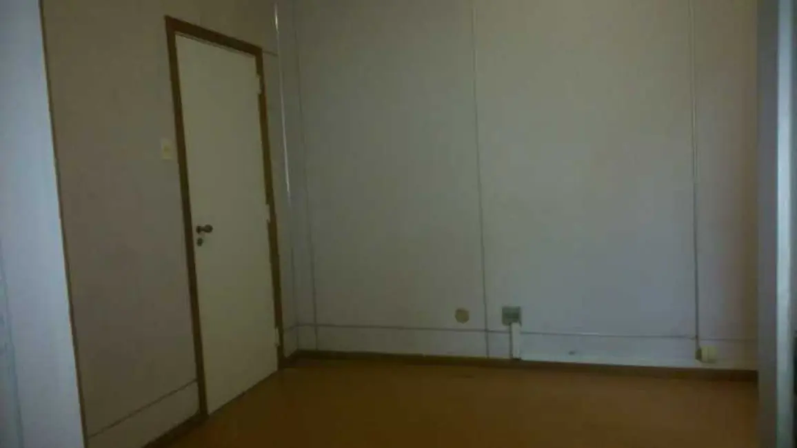 Sala Comercial à venda e para alugar, 36m2 em Rio De Janeiro - RJ - imagem 8 Foto 8 de Sala Comercial à venda e para alugar, 36m2 em Rio De Janeiro - RJ