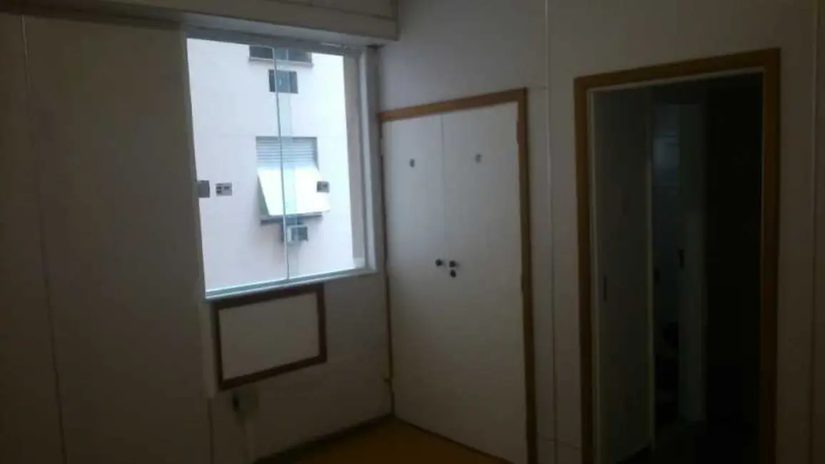 Sala Comercial à venda e para alugar, 36m2 em Rio De Janeiro - RJ - imagem 4 Foto 4 de Sala Comercial à venda e para alugar, 36m2 em Rio De Janeiro - RJ
