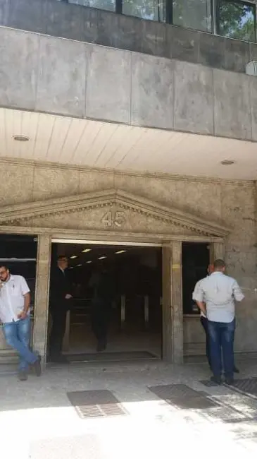 Sala Comercial para alugar, 30m2 em Rio De Janeiro, RJ - imagem 1 Foto 1 de Sala Comercial para alugar, 30m2 em Rio De Janeiro, RJ