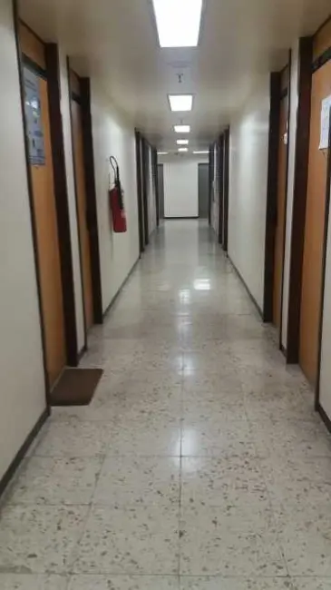 Sala Comercial para alugar, 30m2 em Rio De Janeiro - RJ - imagem 2 Foto 2 de Sala Comercial para alugar, 30m2 em Rio De Janeiro - RJ