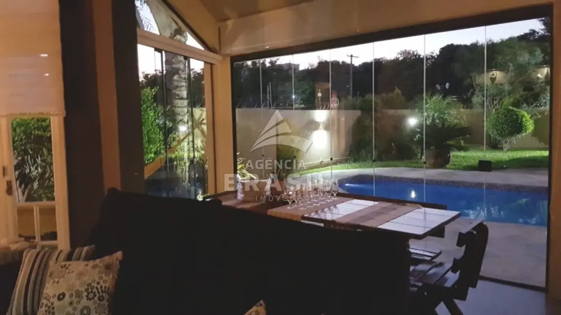 Foto 3 de Casa com 5 quartos à venda, 900m2 em Três Vendas, Pelotas - RS