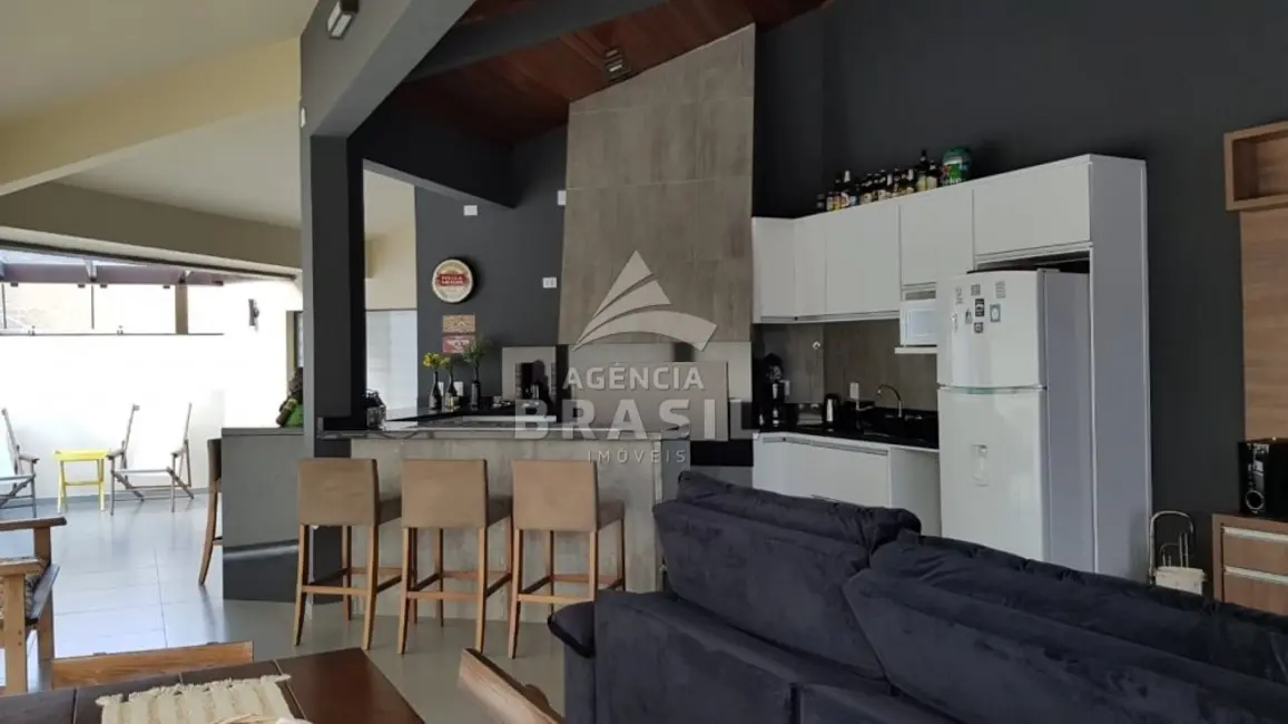 Foto 20 de Casa com 5 quartos à venda, 900m2 em Três Vendas, Pelotas - RS