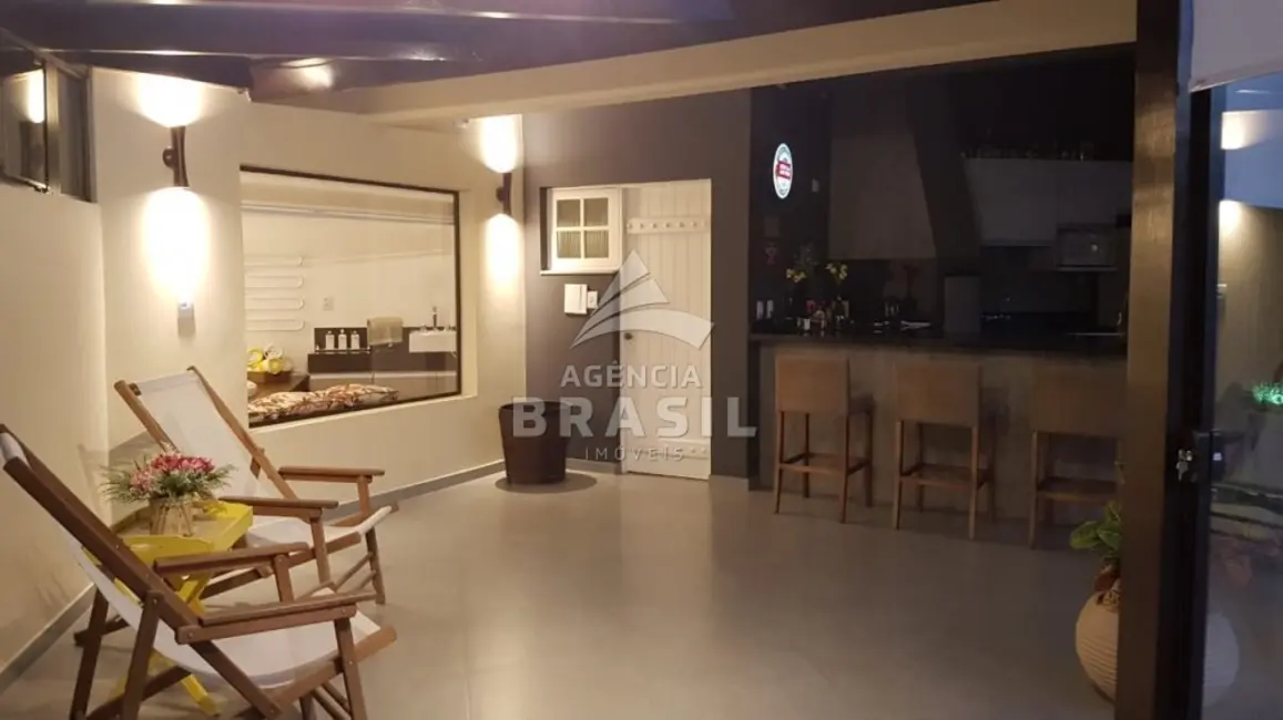 Foto 19 de Casa com 5 quartos à venda, 900m2 em Três Vendas, Pelotas - RS