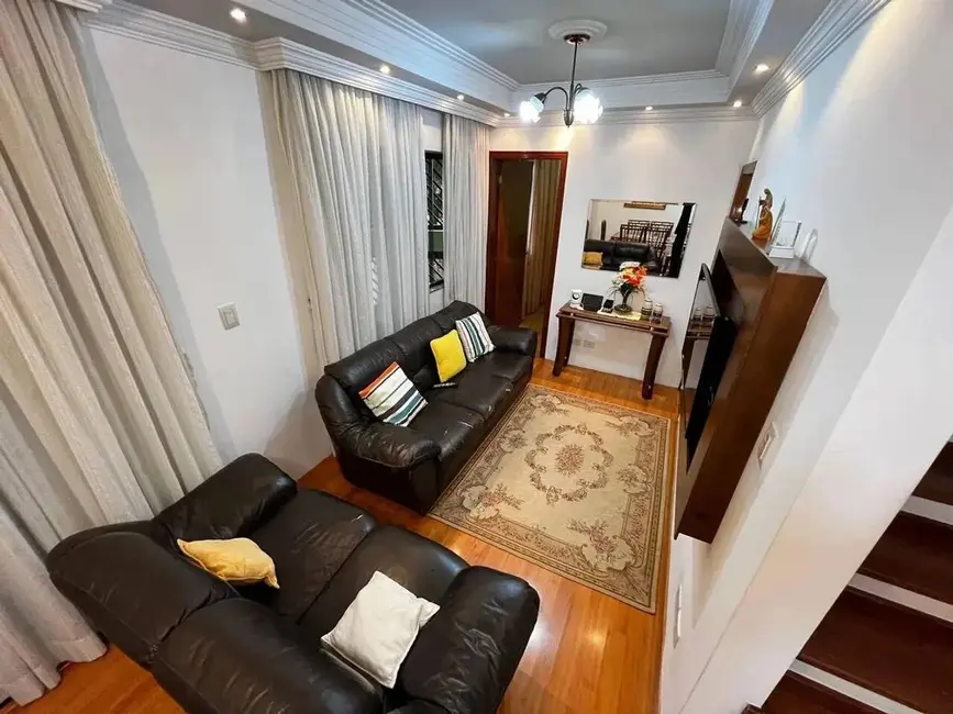 Foto 2 de Sobrado com 5 quartos à venda, 248m2 em Vila Yolanda, Osasco - SP