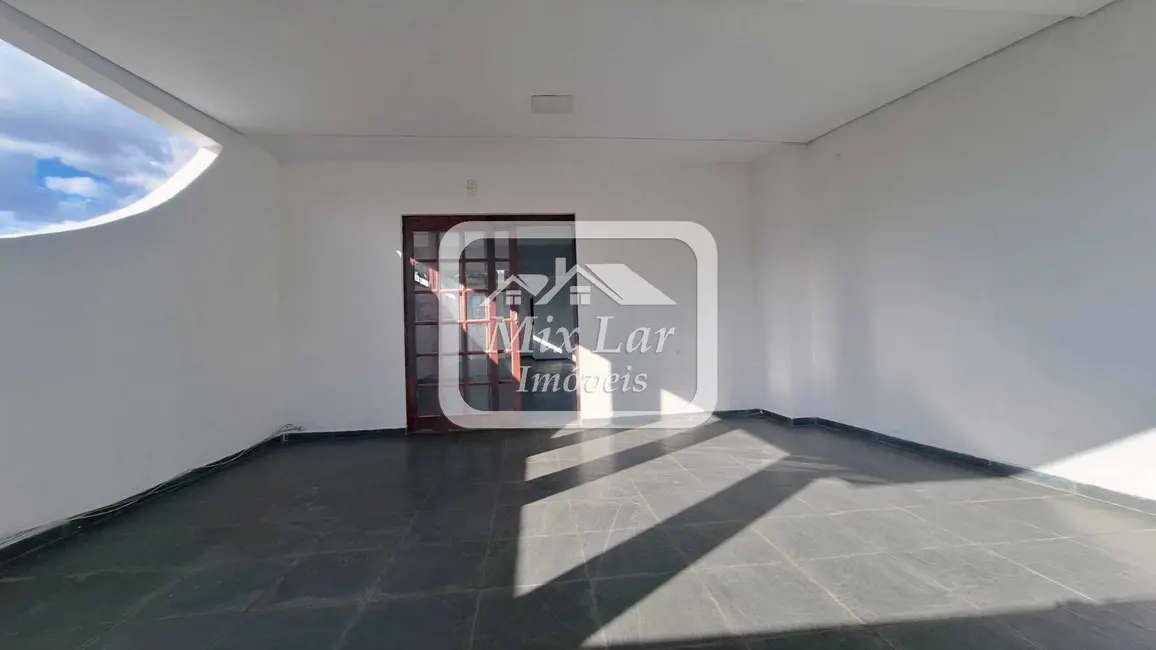 Sobrado com 3 quartos à venda, 252m2 em Osasco - SP - imagem 4 Foto 4 de Sobrado com 3 quartos à venda, 252m2 em Osasco - SP