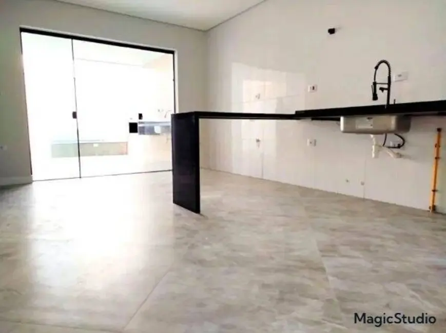 Sobrado com 3 quartos à venda, 214m2 em Jardim das Flores, Osasco - SP - imagem 4 Foto 4 de Sobrado com 3 quartos à venda, 214m2 em Jardim das Flores, Osasco - SP