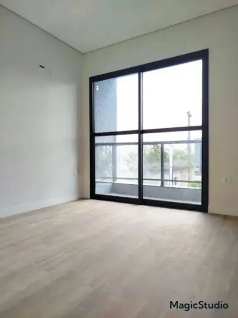 Sobrado com 3 quartos à venda, 214m2 em Jardim das Flores, Osasco - SP - imagem 5 Foto 5 de Sobrado com 3 quartos à venda, 214m2 em Jardim das Flores, Osasco - SP