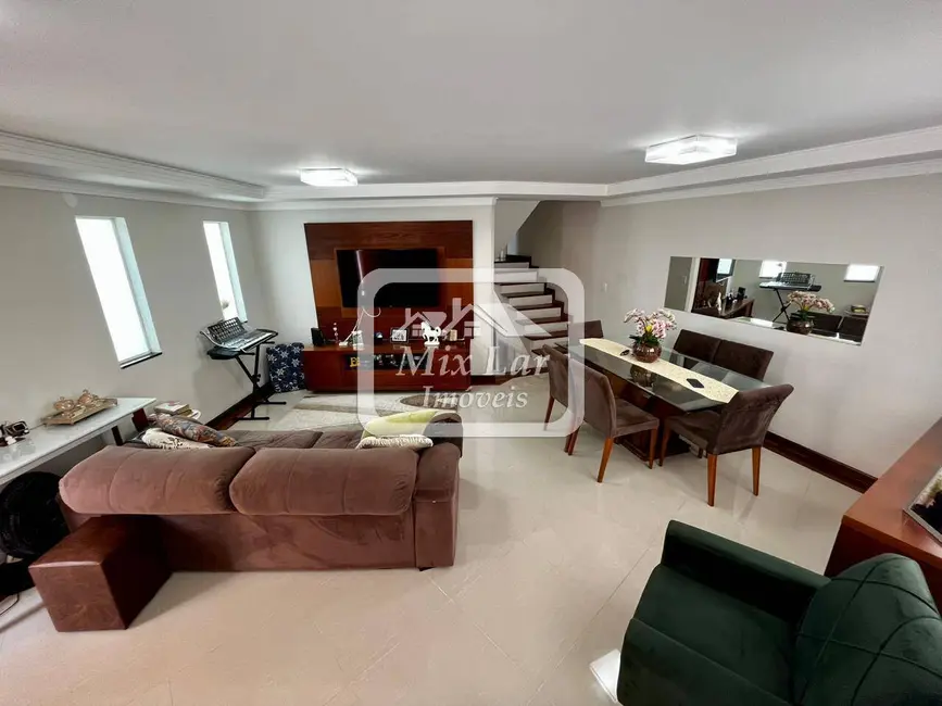 Sobrado com 3 quartos à venda, 212m2 em Bela Vista, Osasco - SP - imagem 2 Foto 2 de Sobrado com 3 quartos à venda, 212m2 em Bela Vista, Osasco - SP