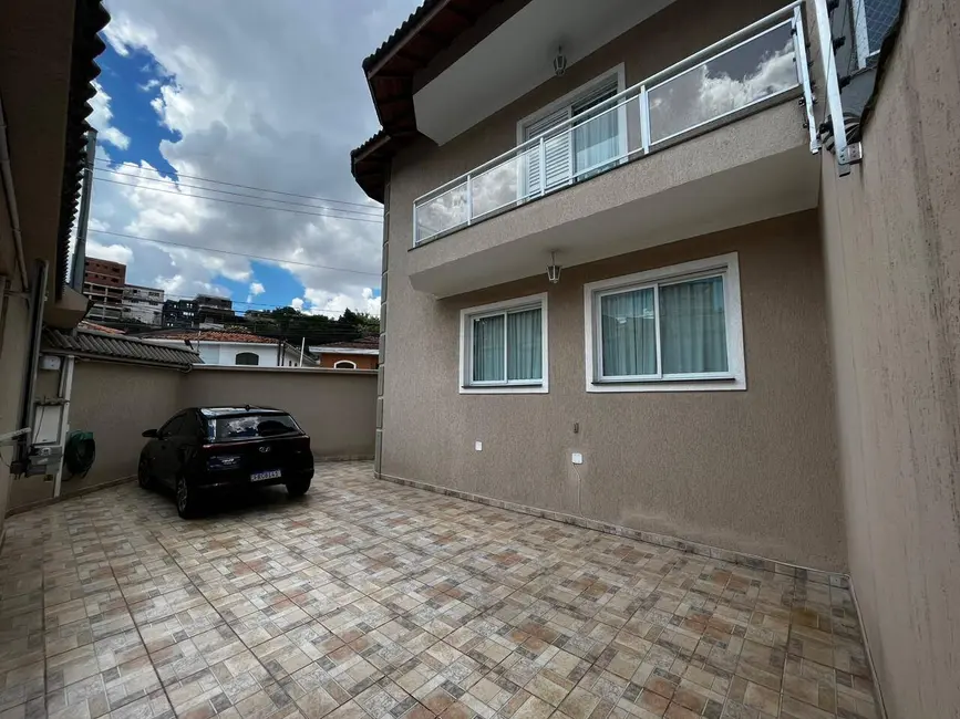 Sobrado com 3 quartos à venda, 212m2 em Bela Vista, Osasco - SP - imagem 4 Foto 4 de Sobrado com 3 quartos à venda, 212m2 em Bela Vista, Osasco - SP