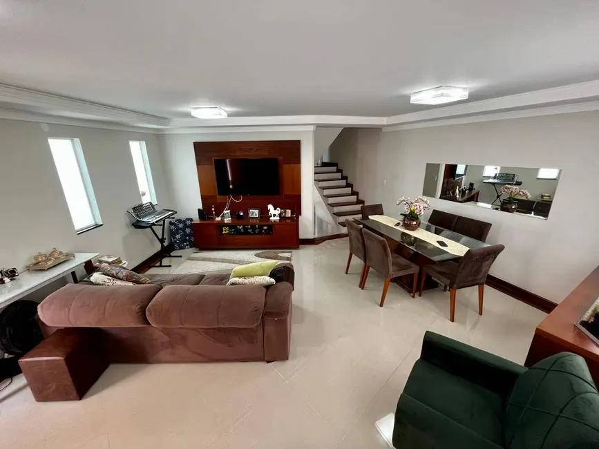 Sobrado com 3 quartos à venda, 212m2 em Bela Vista, Osasco - SP - imagem 2 Foto 2 de Sobrado com 3 quartos à venda, 212m2 em Bela Vista, Osasco - SP