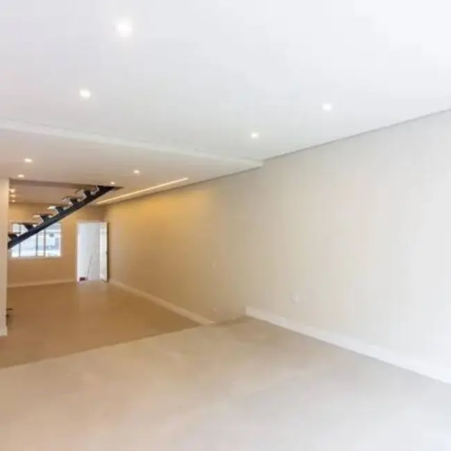 Sobrado com 5 quartos à venda, 235m2 em Bela Vista, Osasco - SP - imagem 4 Foto 4 de Sobrado com 5 quartos à venda, 235m2 em Bela Vista, Osasco - SP