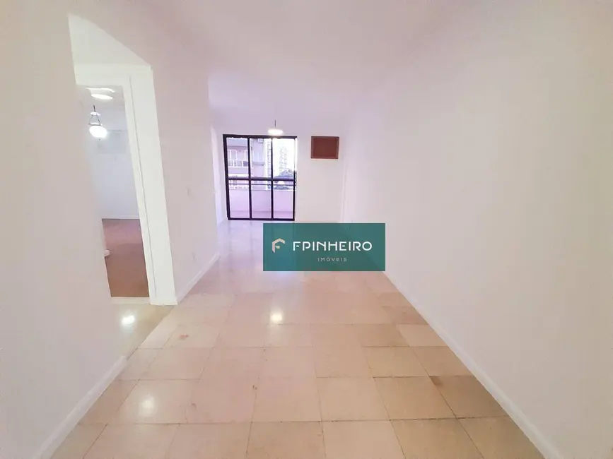 Apartamento com 3 quartos para alugar, 112m2 em Méier, Rio De Janeiro - RJ - imagem 7 Foto 7 de Apartamento com 3 quartos para alugar, 112m2 em Méier, Rio De Janeiro - RJ